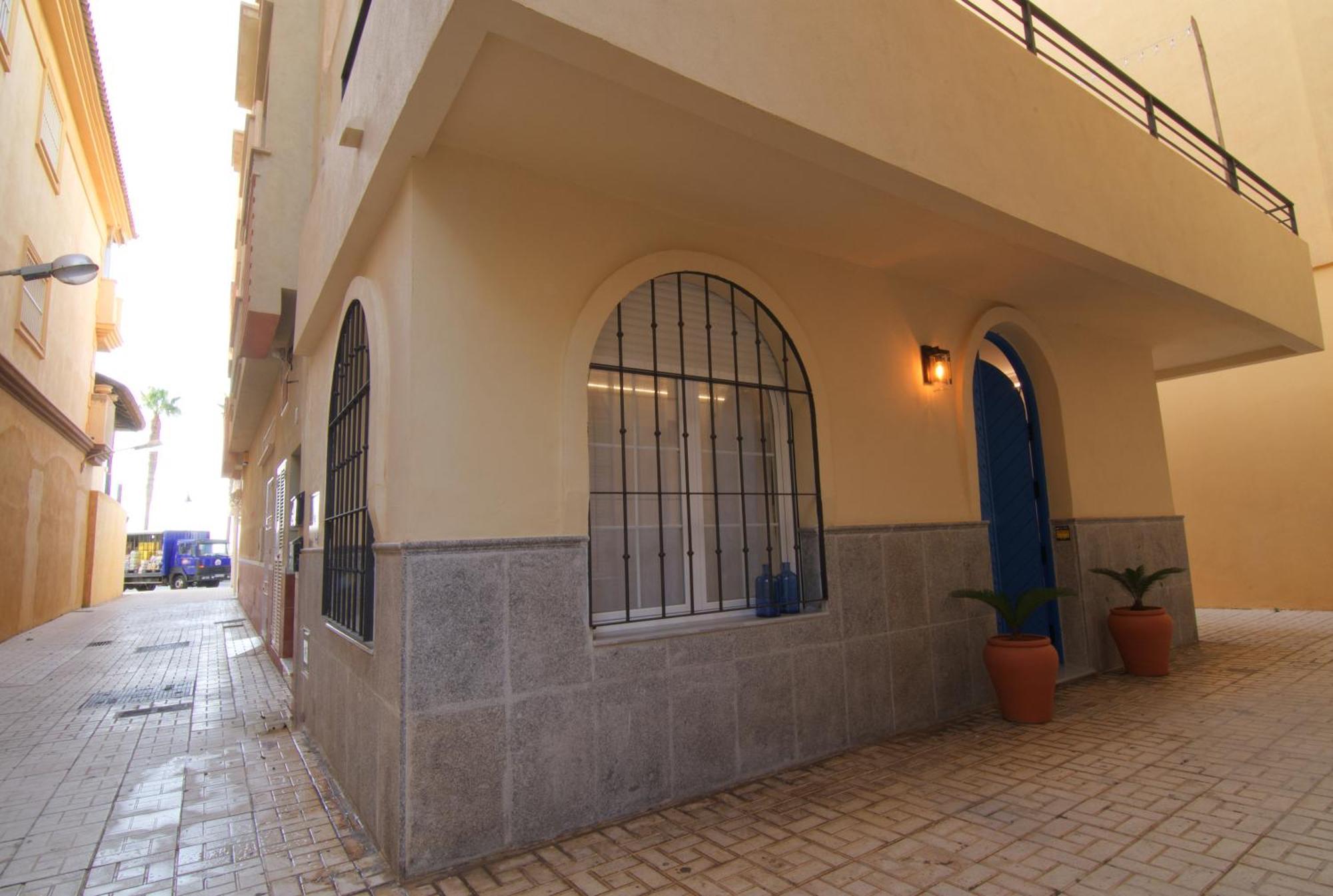 Mara'S Apartments Torremolinos La Mar - Beachfront Tiny House - Bajondillo Exteriör bild